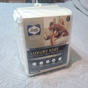 Sealy Luxury Mattress Protector- King